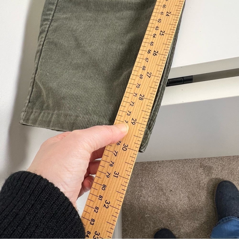 L.L.Bean Favorite Fit corduroy pants in size 6 Medium Tall (M/T) for women. - Picture 10 of 10